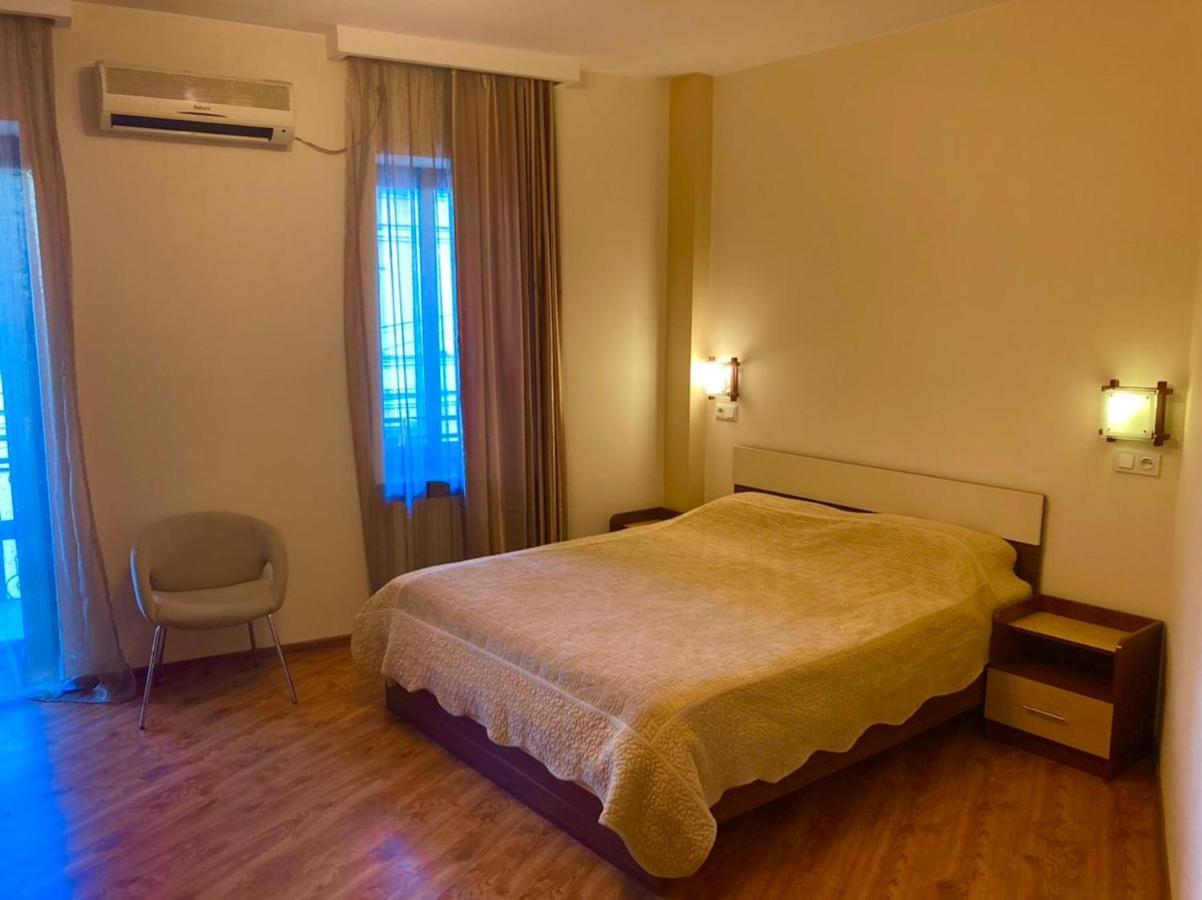 Hotel Old Cellar Tbilisi Buitenkant foto